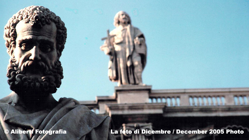 VATICANO Statua di San Pietro 