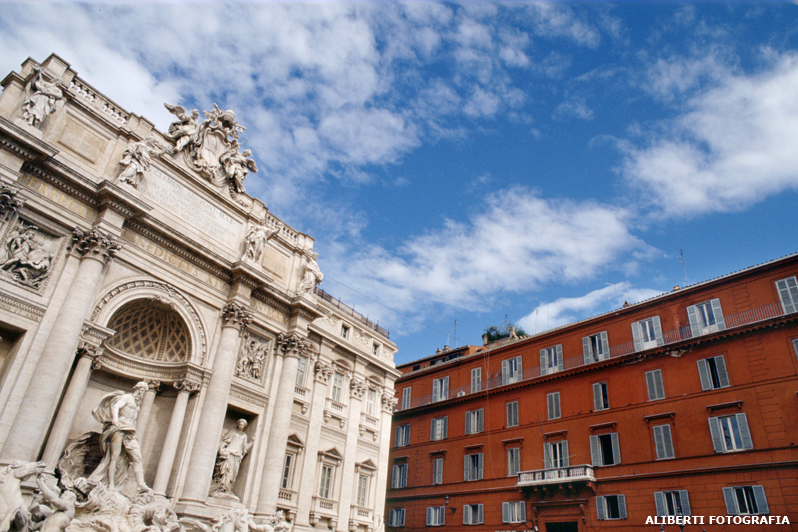 Roma / Piazza Fontana di Trevi