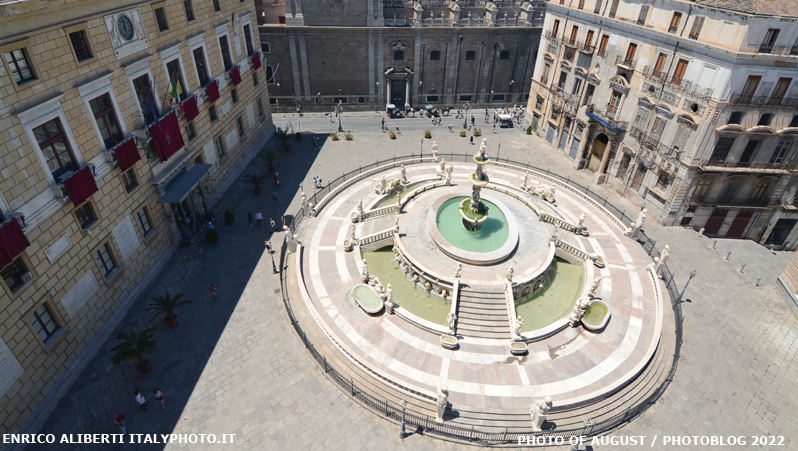 Palermo Piazza Pretoria / Vergogna e Bellezza