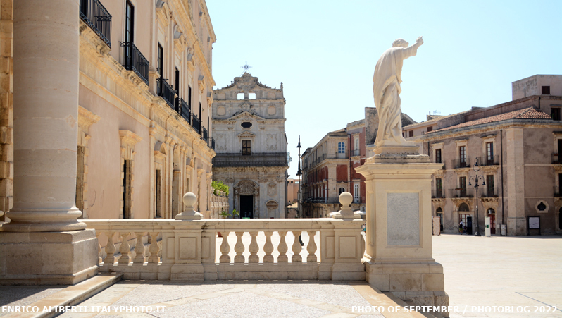 Siracusa Piazza del Duomo / l'arte lucente di Ortigia