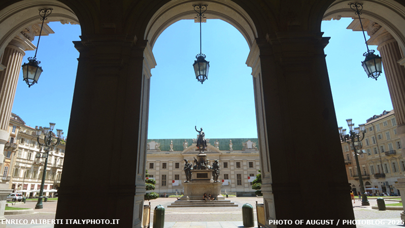 Piazza Carlo Alberto/ Simmetria sabauda