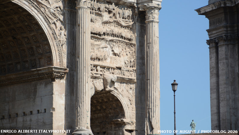 Architetture e sculture gravide di Storia